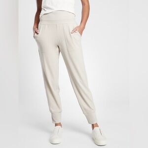 NWOT Athleta Venice Jogger Abalone Grey Size M